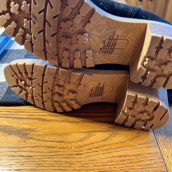 Cute boot - fold down cuff wear either way - Picture 3 of 3